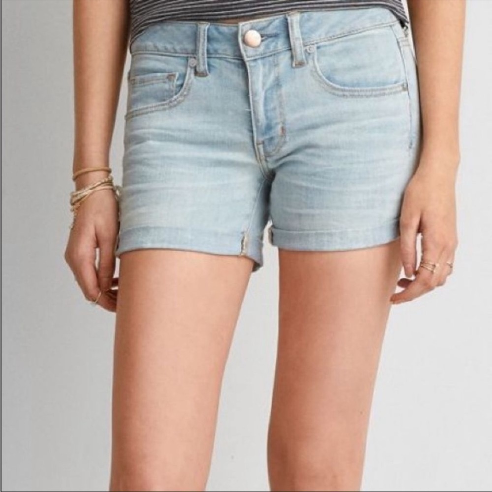 American Eagle Light Wash Midi Stretch Shorts Size 4